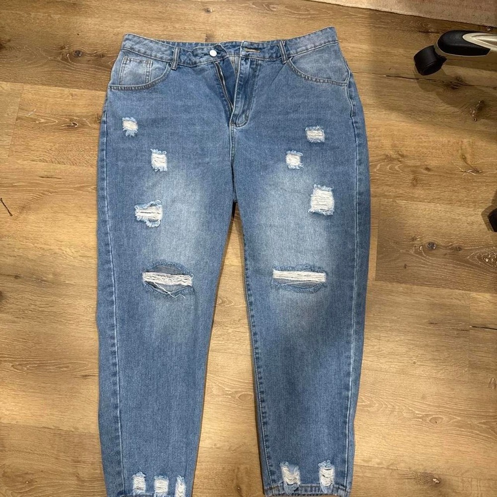 SHEIN curve ripped jeans brand new